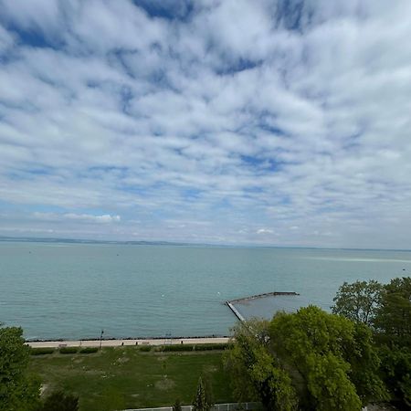 Aranypart Szallo-Koezoessegi Szallashely Siófok Esterno foto