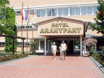 Aranypart Szallo-Koezoessegi Szallashely Siófok Esterno foto